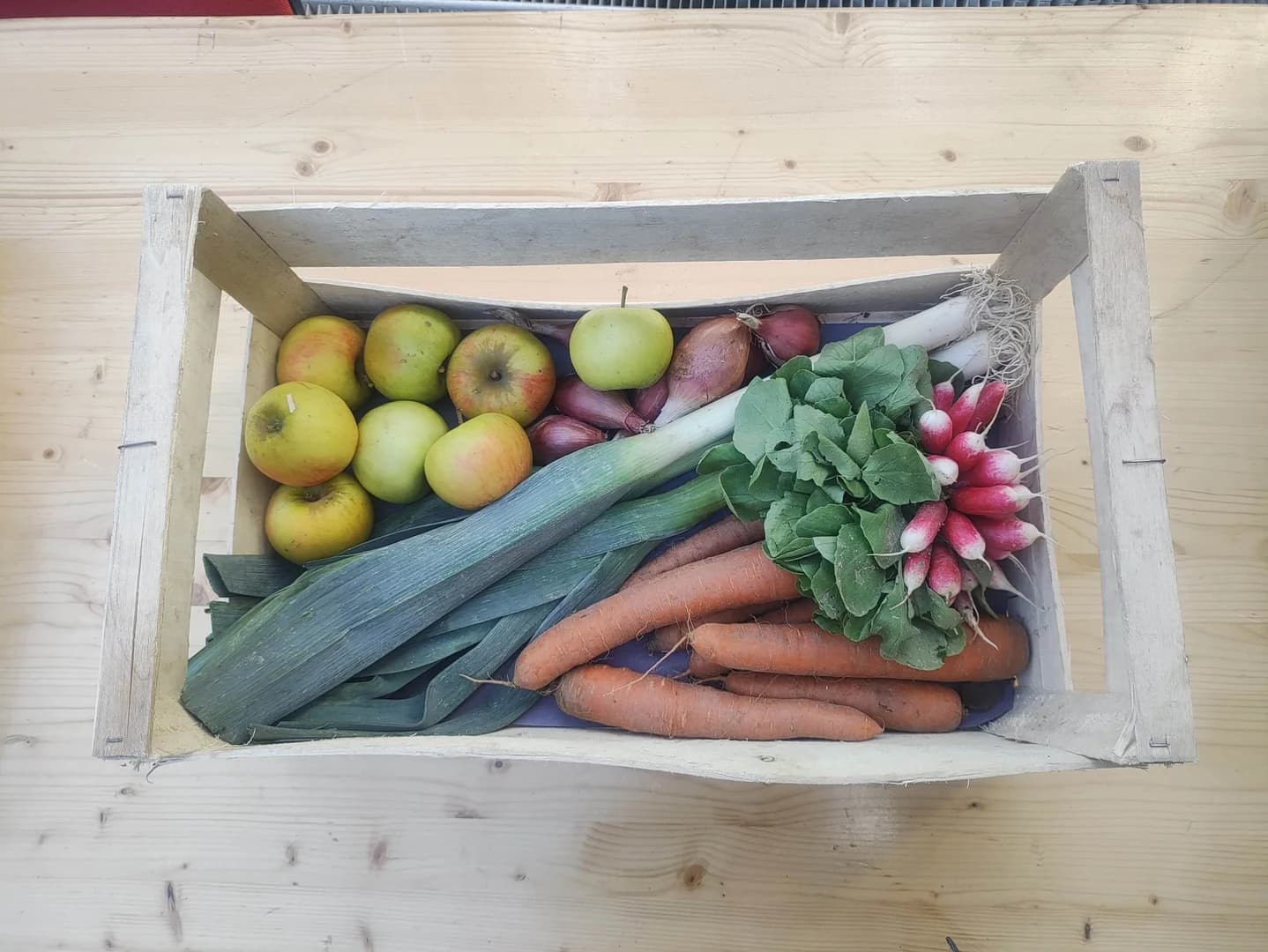 Grand panier de fruits et légumes bio